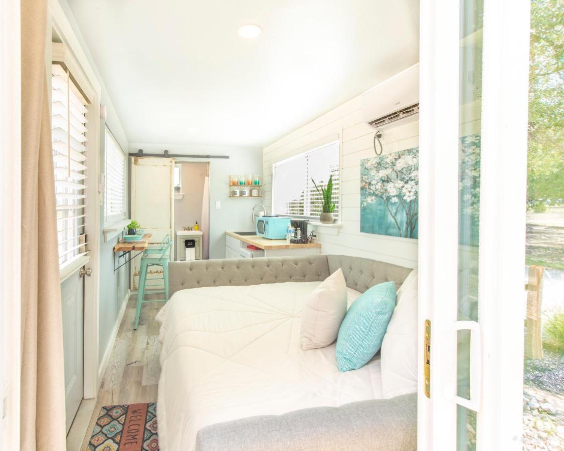 The Container Retreat @ 290 Wine Trail #1 Escape To Hye, Tx Villa Ngoại thất bức ảnh